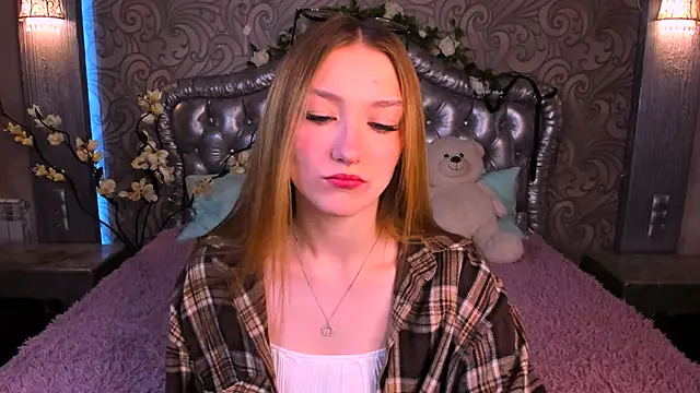 Snapshot of AngelAnabelle chatting on December 5, 8:27 pm AngelAnabelle online show from December 5, 8:27 pm