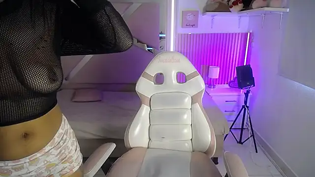 Charlotte ebony  online show from October 16, 1:01 pm