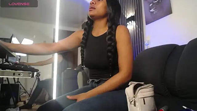 Charlotte ebony  online show from November 11, 1:00 pm