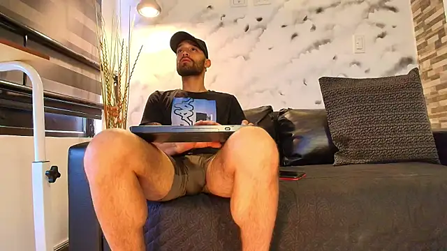 Max Miller S online show from November 13, 6:40 pm