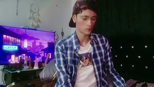 Tyler cat online show from November 27, 4:14 am