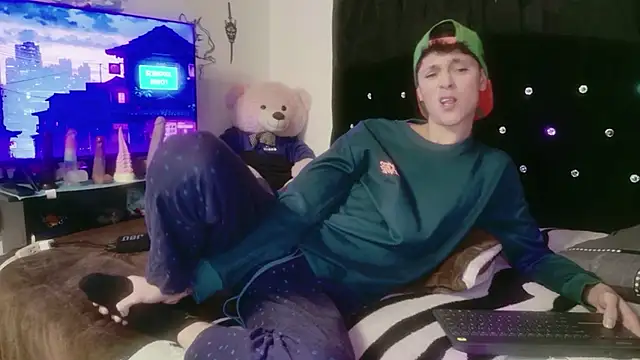 Tyler cat online show from November 28, 1:19 am