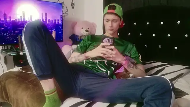 Tyler cat online show from November 30, 2:04 am