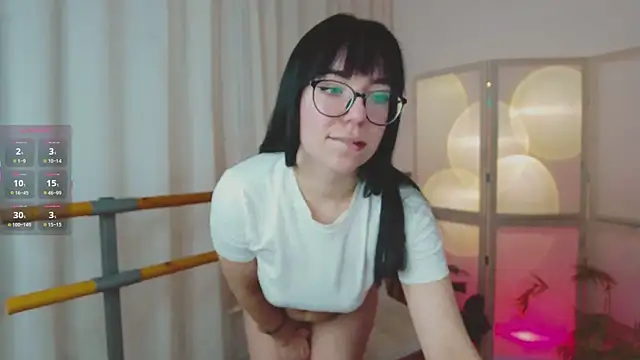 Snapshot of Avelyne_ chatting on November 10, 8:52 pm Avelyne online show from November 10, 8:52 pm