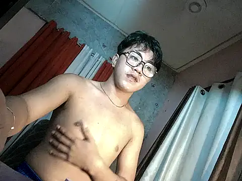 Snapshot of ur_fucking_rolly chatting on November 6, 2:18 pm ur fucking rolly online show from November 6, 2:18 pm