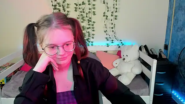 Snapshot of shy_elina01 chatting on October 2, 11:39 am shy elina01 online show from October 2, 11:39 am