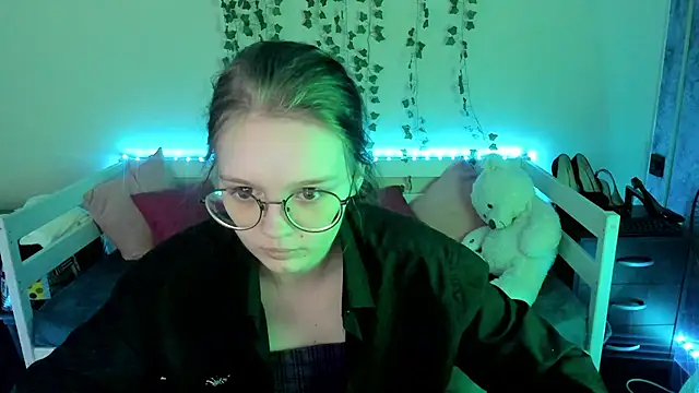 Snapshot of shy_elina01 chatting on October 10, 10:36 am shy elina01 online show from October 10, 10:36 am