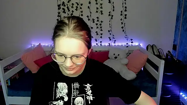 Snapshot of shy_elina01 chatting on October 14, 10:38 am shy elina01 online show from October 14, 10:38 am