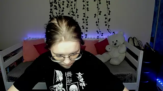 Snapshot of shy_elina01 chatting on October 15, 10:26 am shy elina01 online show from October 15, 10:26 am