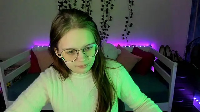 Snapshot of shy_elina01 chatting on October 24, 10:44 am shy elina01 online show from October 24, 10:44 am