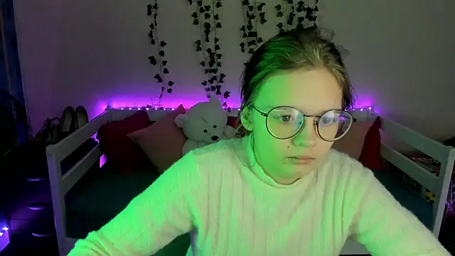 Snapshot of shy_elina01 chatting on October 25, 10:12 am shy elina01 online show from October 25, 10:12 am