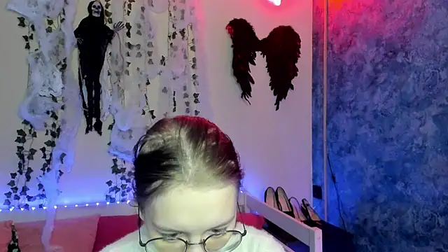 Snapshot of shy_elina01 chatting on October 30, 9:22 am shy elina01 online show from October 30, 9:22 am