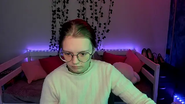 Snapshot of shy_elina01 chatting on November 4, 10:36 am shy elina01 online show from November 4, 10:36 am