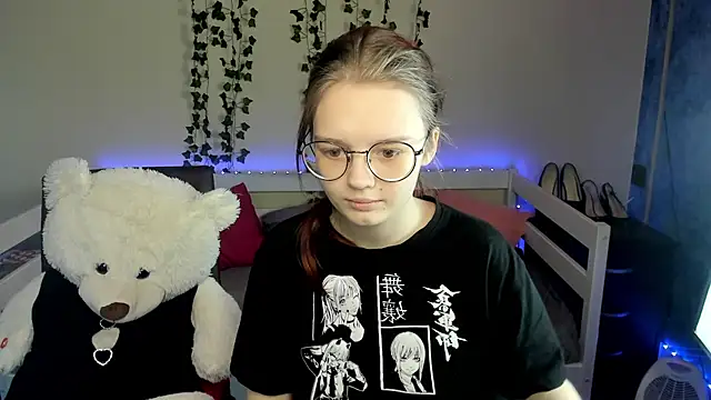 Snapshot of shy_elina01 chatting on November 5, 10:37 am shy elina01 online show from November 5, 10:37 am