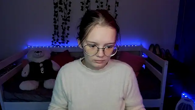 Snapshot of shy_elina01 chatting on November 6, 10:38 am shy elina01 online show from November 6, 10:38 am