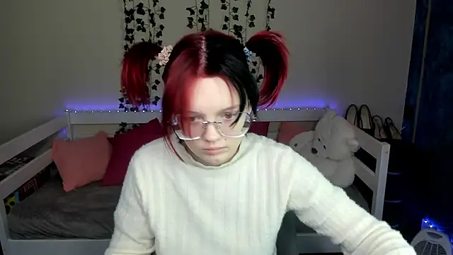 Snapshot of shy_elina01 chatting on November 9, 10:46 am shy elina01 online show from November 9, 10:46 am