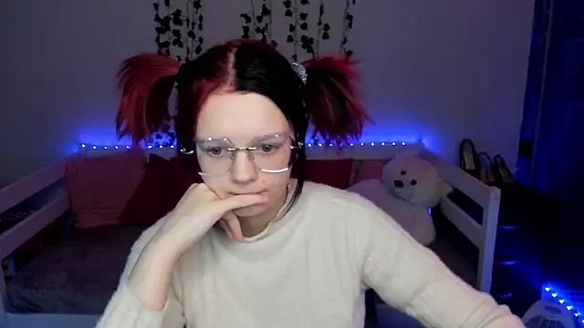 Snapshot of shy_elina01 chatting on November 13, 9:08 am shy elina01 online show from November 13, 9:08 am