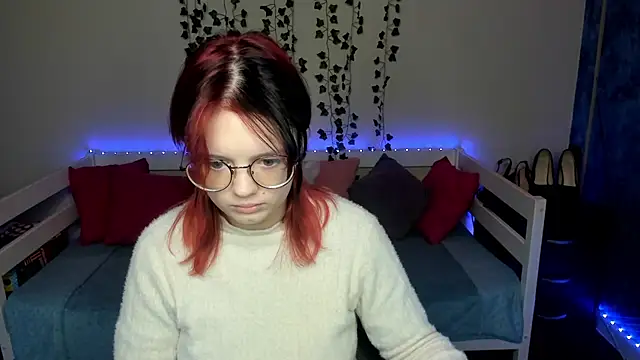 Snapshot of shy_elina01 chatting on November 21, 10:36 am shy elina01 online show from November 21, 10:36 am