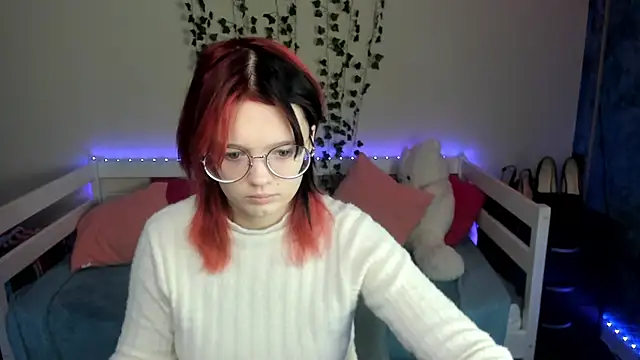 Snapshot of shy_elina01 chatting on November 24, 10:26 am shy elina01 online show from November 24, 10:26 am