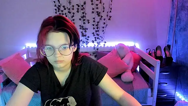 Snapshot of shy_elina01 chatting on November 25, 11:32 am shy elina01 online show from November 25, 11:32 am