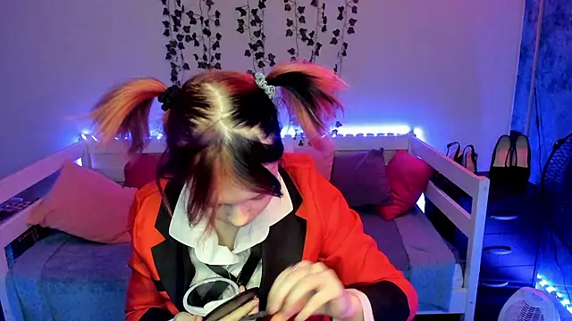 Snapshot of shy_elina01 chatting on December 4, 10:35 am shy elina01 online show from December 4, 10:35 am