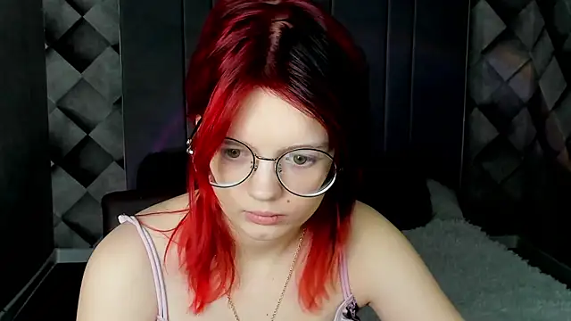 Snapshot of shy_elina01 chatting on December 14, 10:42 am shy elina01 online show from December 14, 10:42 am