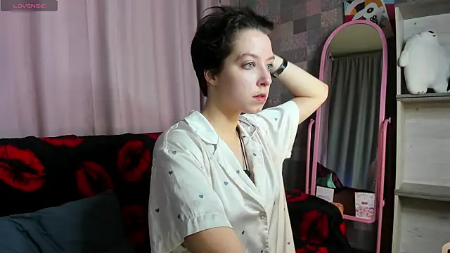 Sara Frayer online show from November 27, 1:18 am