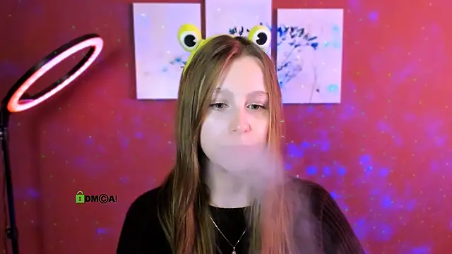 esme moore  online show from October 8, 8:45 am