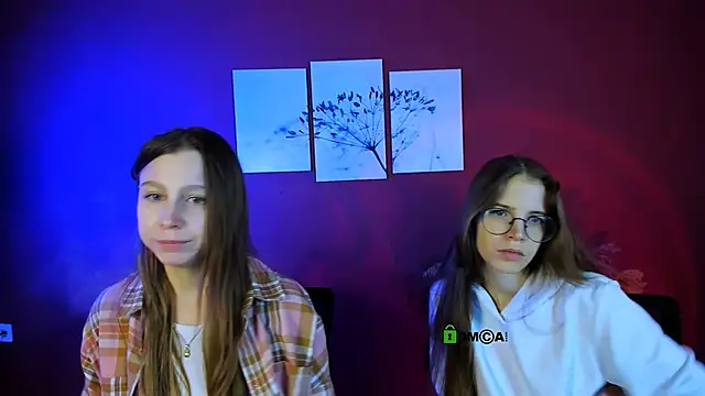 esme moore  online show from October 20, 8:48 am