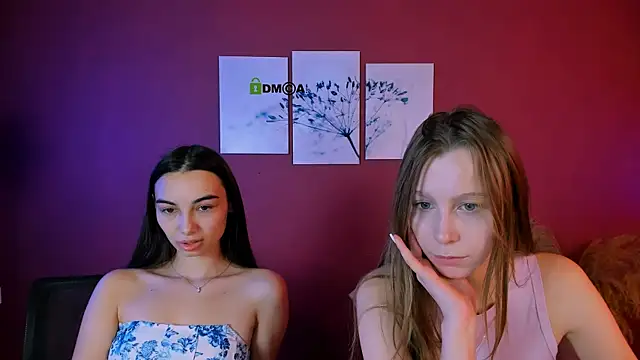 esme moore  online show from October 28, 9:35 am