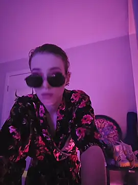 Snapshot of lonely_Cosplay_chick chatting on November 19, 11:21 am lonely Cosplay chick online show from November 19, 11:21 am