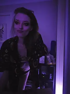 Snapshot of lonely_Cosplay_chick chatting on December 5, 4:14 pm lonely Cosplay chick online show from December 5, 4:14 pm