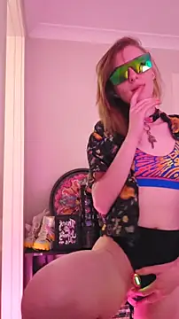 Snapshot of lonely_Cosplay_chick chatting on December 13, 8:14 pm lonely Cosplay chick online show from December 13, 8:14 pm