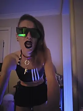 Snapshot of lonely_Cosplay_chick chatting on December 19, 4:03 pm lonely Cosplay chick online show from December 19, 4:03 pm