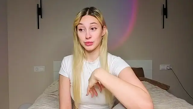 Snapshot of foxy_vivi chatting on November 5, 3:34 pm foxy vivi online show from November 5, 3:34 pm