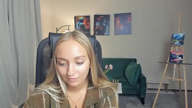 Snapshot of MikeDreese chatting on October 6, 3:42 pm MikeDreese online show from October 6, 3:42 pm