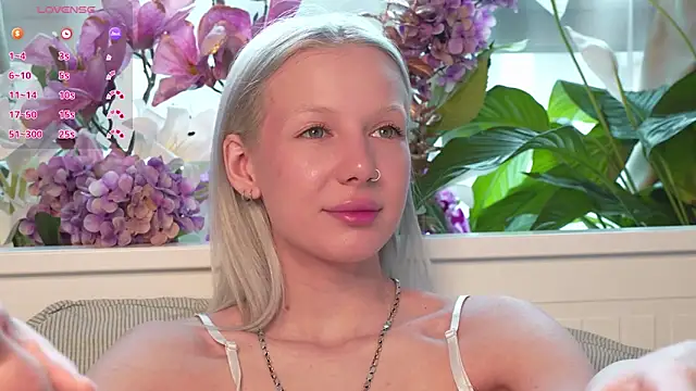 Snapshot of RanyThomson chatting on November 14, 12:04 pm RanyThomson online show from November 14, 12:04 pm