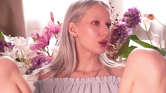 Snapshot of RanyThomson chatting on November 15, 12:34 pm RanyThomson online show from November 15, 12:34 pm