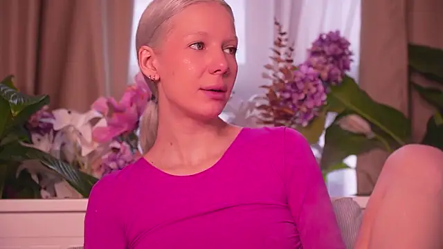 Snapshot of RanyThomson chatting on December 14, 11:04 am RanyThomson online show from December 14, 11:04 am