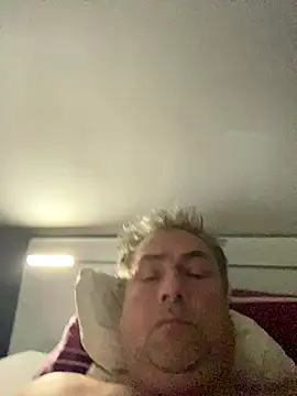 Snapshot of Sklavekay chatting on November 9, 8:45 am Sklavekay online show from November 9, 8:45 am