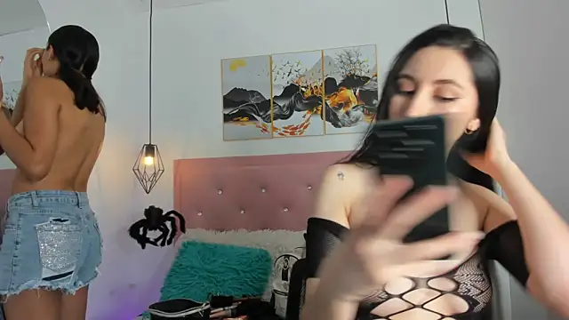 Snapshot of kiara_and_christy chatting on October 18, 12:17 pm kiara and christy online show from October 18, 12:17 pm