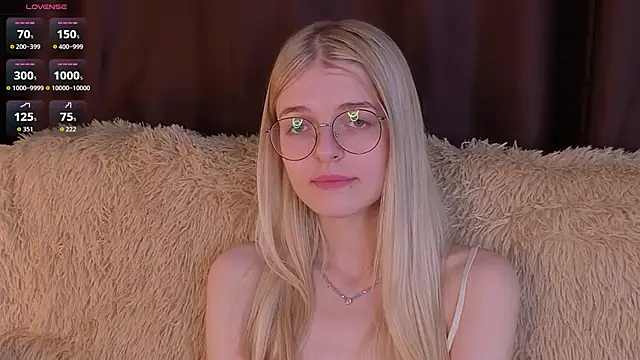 MonicaShiny online show from October 17, 6:10 pm