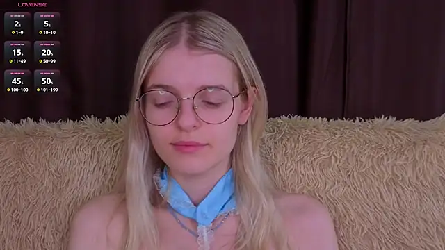 MonicaShiny online show from November 10, 8:08 pm