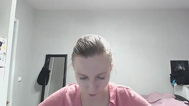 Snapshot of sophieryder chatting on November 12, 6:19 pm sophieryder online show from November 12, 6:19 pm