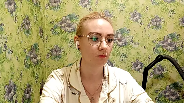  SwimmyGrl  online show from December 3, 9:07 am