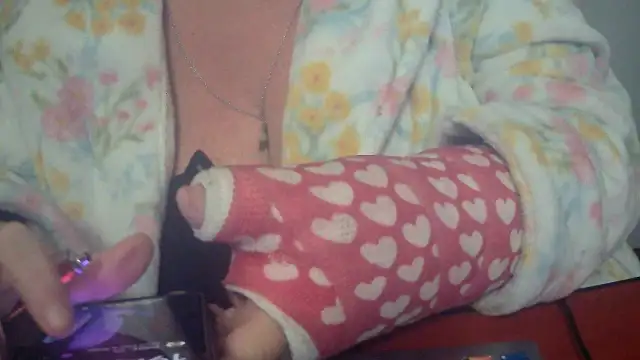 Snapshot of Playful_MILF_Demi chatting on November 10, 7:46 pm Playful MILF Demi online show from November 10, 7:46 pm