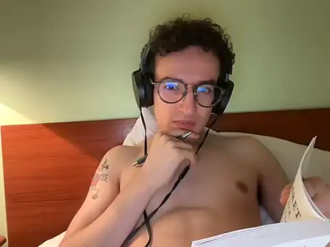 Poeta98xh online show from October 3, 9:01 pm