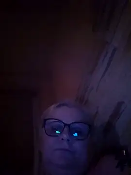 NieMaJazdyBezGwiazdy7883 online show from November 28, 11:40 pm