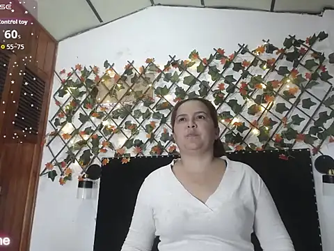 vauroraper online show from November 27, 5:59 pm