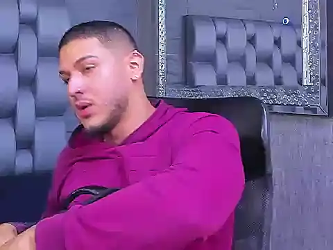 Snapshot of jasonshaw25 chatting on October 8, 11:24 pm jasonshaw25 online show from October 8, 11:24 pm